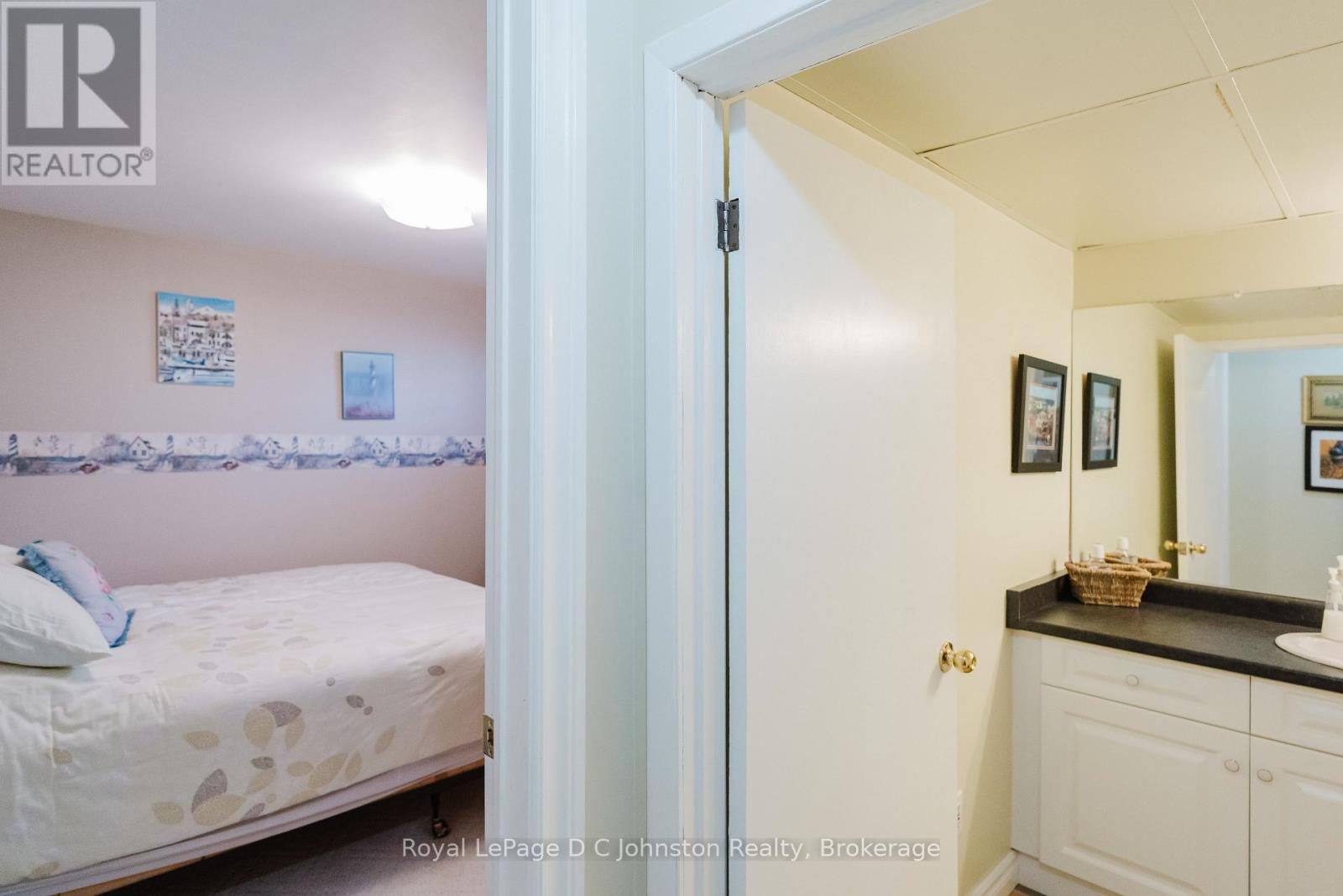 929 Wellington Street, Saugeen Shores, Ontario  N0H 2C3 - Photo 32 - X12454505