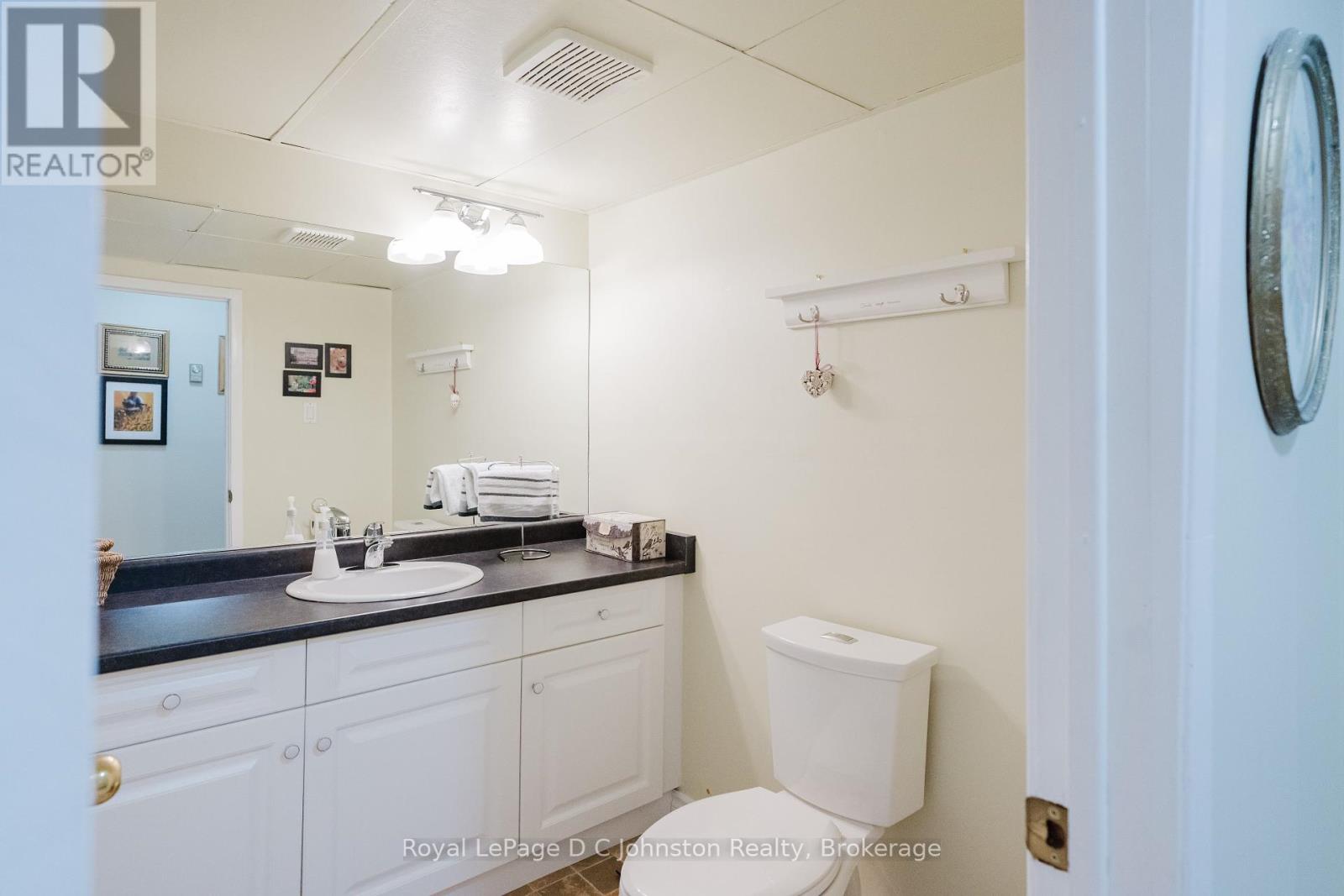929 Wellington Street, Saugeen Shores, Ontario  N0H 2C3 - Photo 33 - X12454505