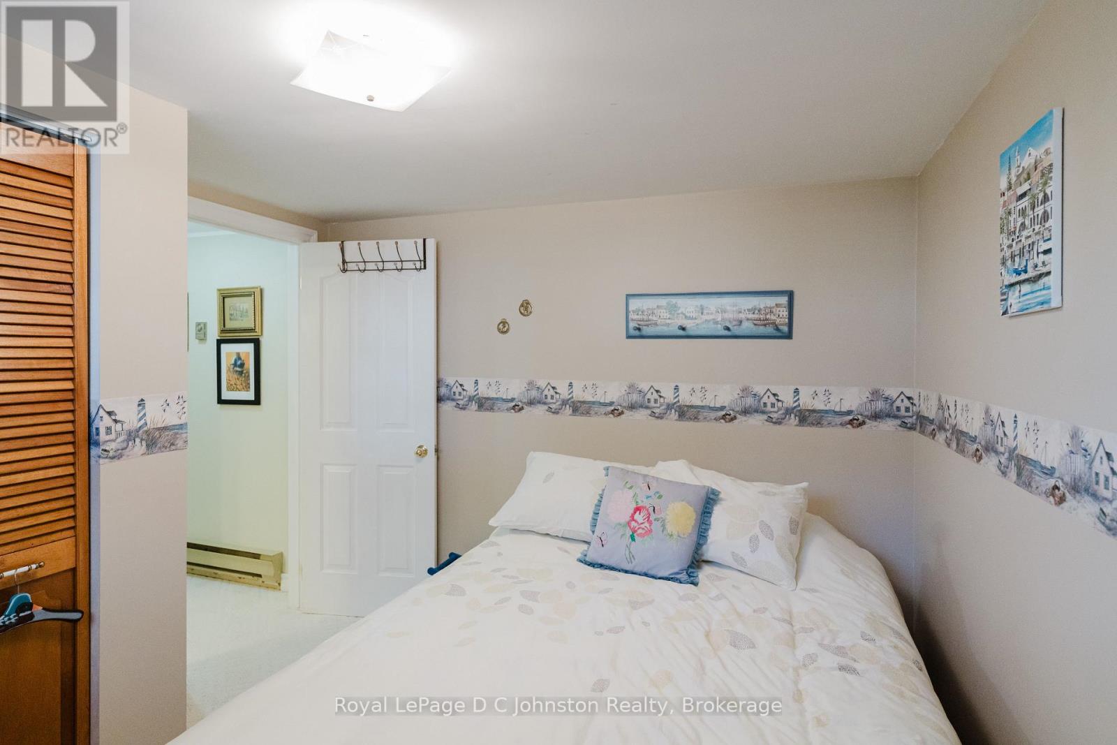 929 Wellington Street, Saugeen Shores, Ontario  N0H 2C3 - Photo 35 - X12454505