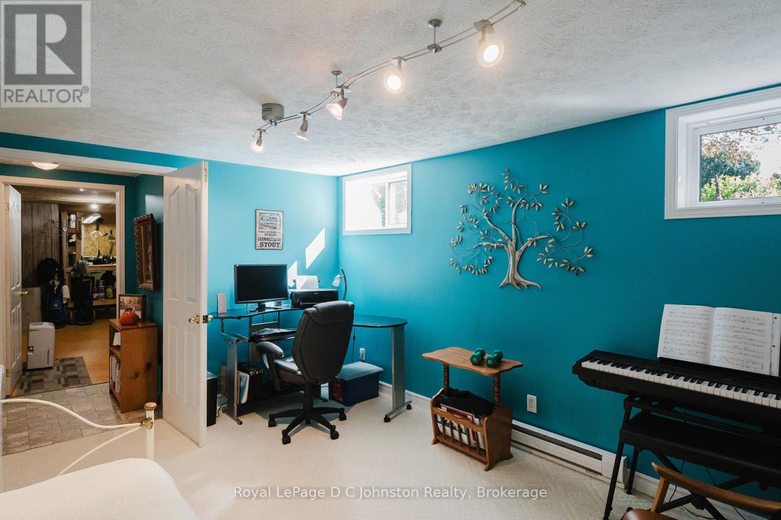 929 Wellington Street, Saugeen Shores, Ontario  N0H 2C3 - Photo 37 - X12454505