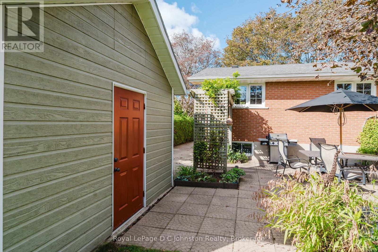 929 Wellington Street, Saugeen Shores, Ontario  N0H 2C3 - Photo 40 - X12454505