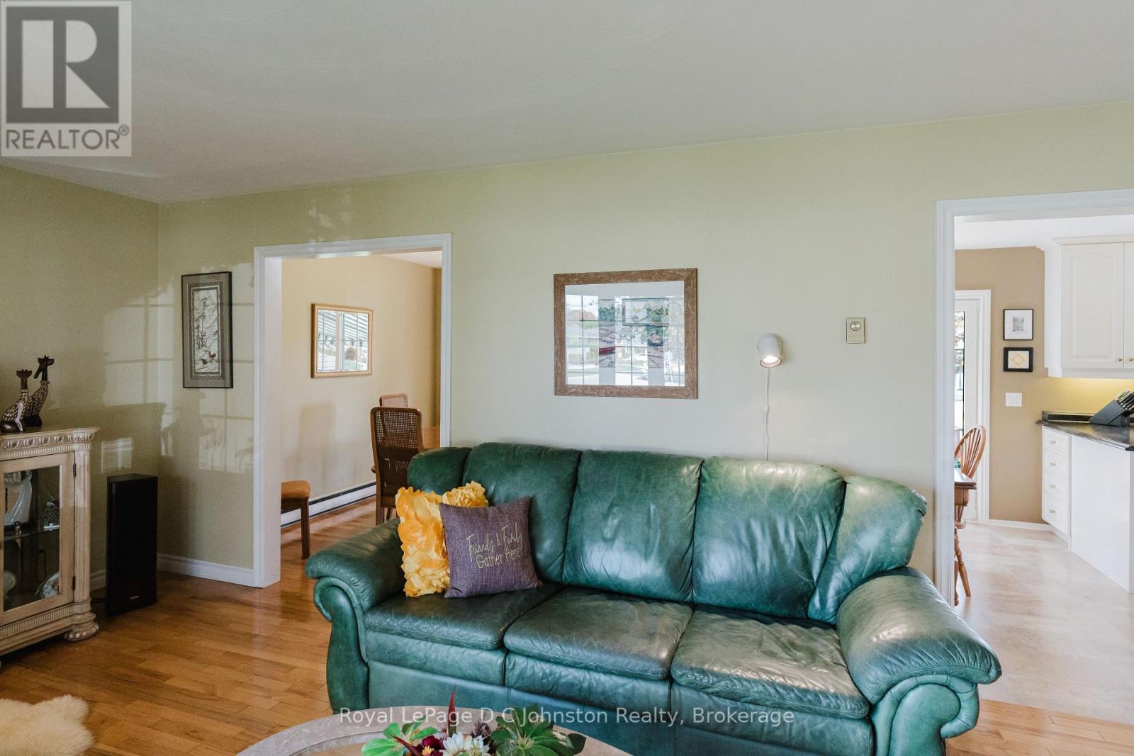 929 Wellington Street, Saugeen Shores, Ontario  N0H 2C3 - Photo 8 - X12454505