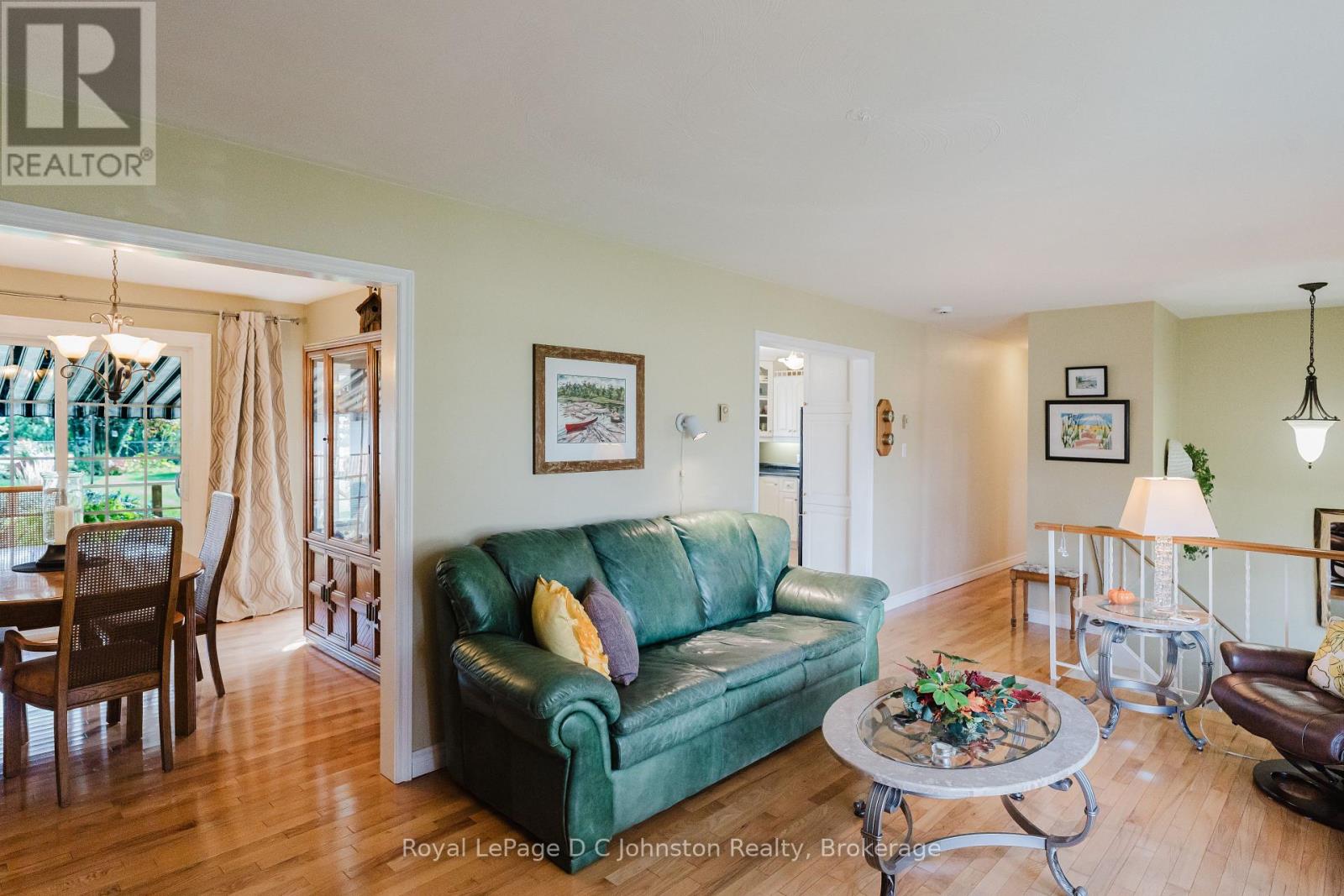929 Wellington Street, Saugeen Shores, Ontario  N0H 2C3 - Photo 9 - X12454505