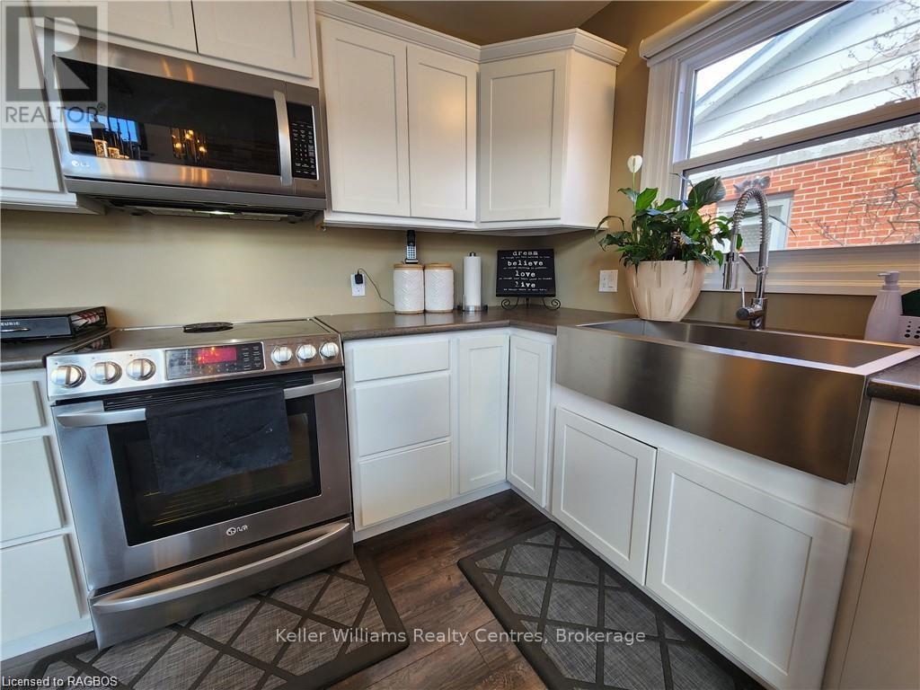 250 Tyendinaga Drive, Saugeen Shores, Ontario  N0H 2L0 - Photo 10 - X12454515