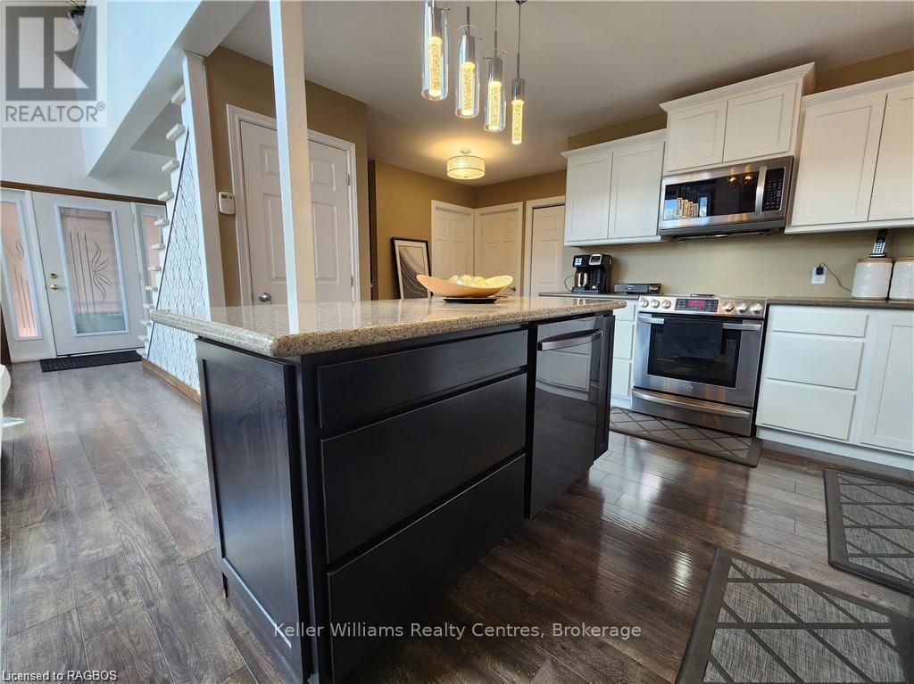 250 Tyendinaga Drive, Saugeen Shores, Ontario  N0H 2L0 - Photo 11 - X12454515