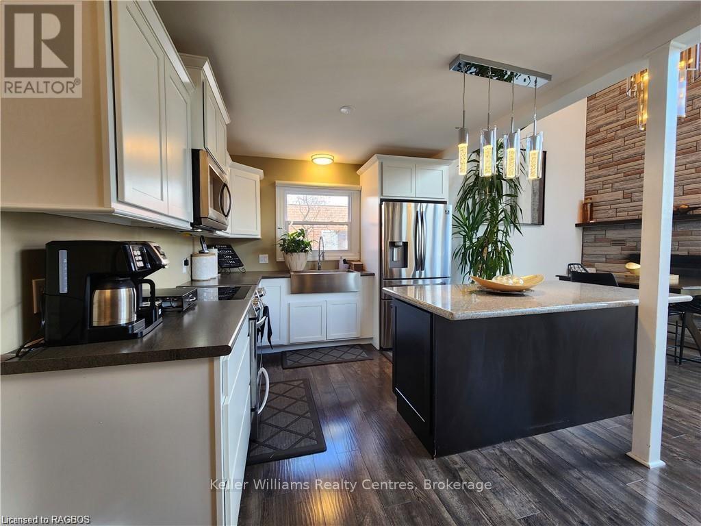 250 Tyendinaga Drive, Saugeen Shores, Ontario  N0H 2L0 - Photo 12 - X12454515