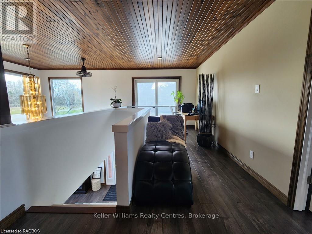 250 Tyendinaga Drive, Saugeen Shores, Ontario  N0H 2L0 - Photo 19 - X12454515