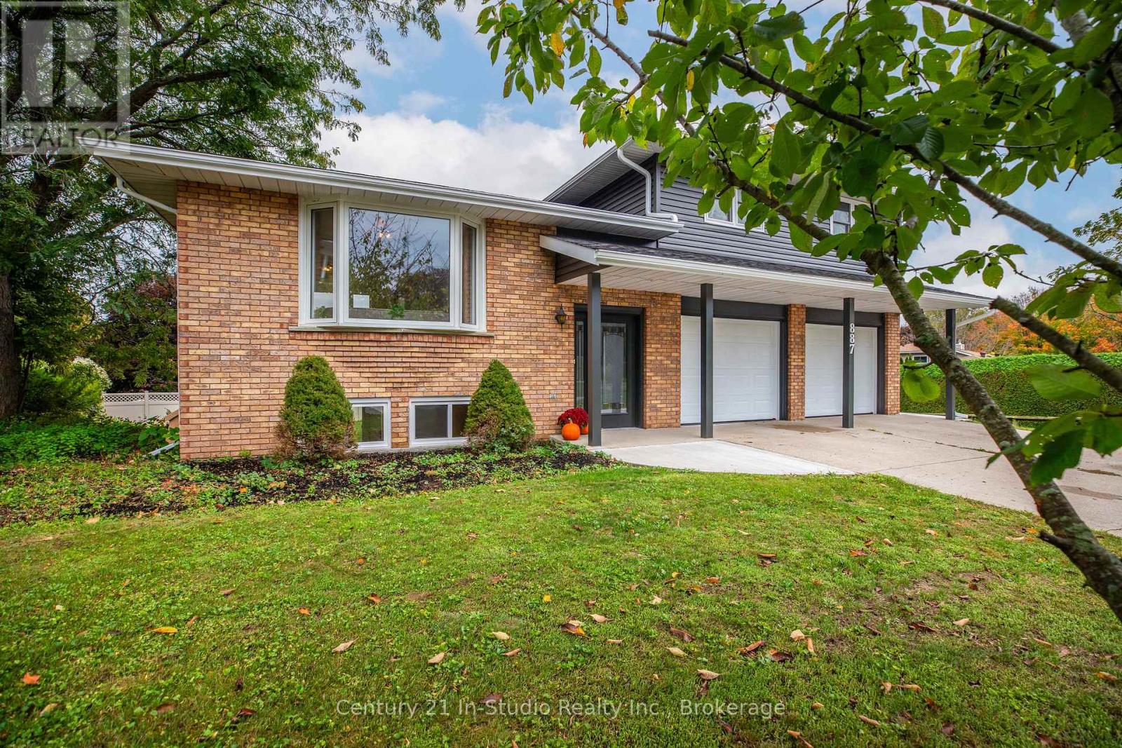 887 Nodwell Court, Saugeen Shores, Ontario  N0H 2C4 - Photo 2 - X12454585