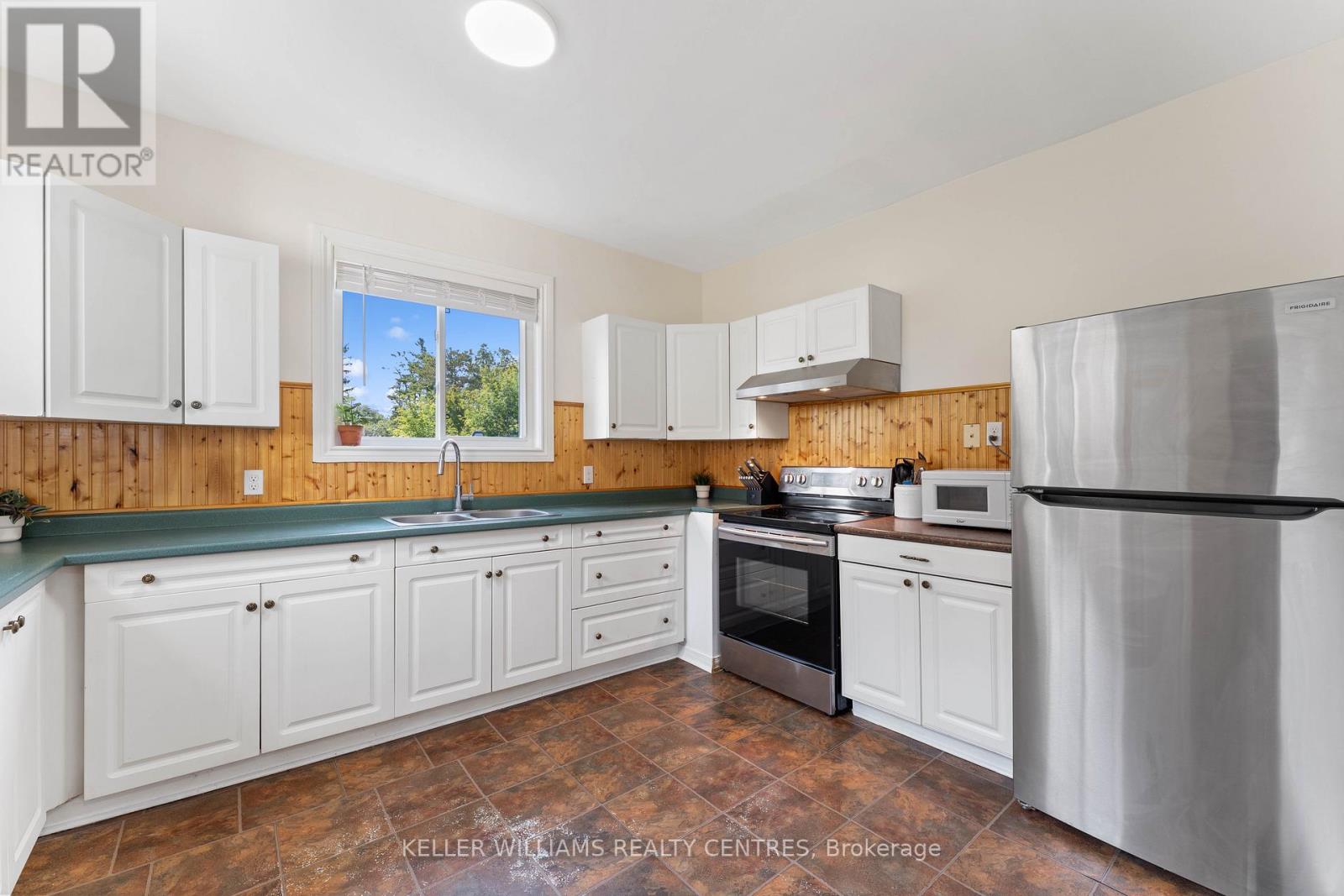 61 Victoria Street, Barrie, Ontario  L4N 2H8 - Photo 31 - S12454423