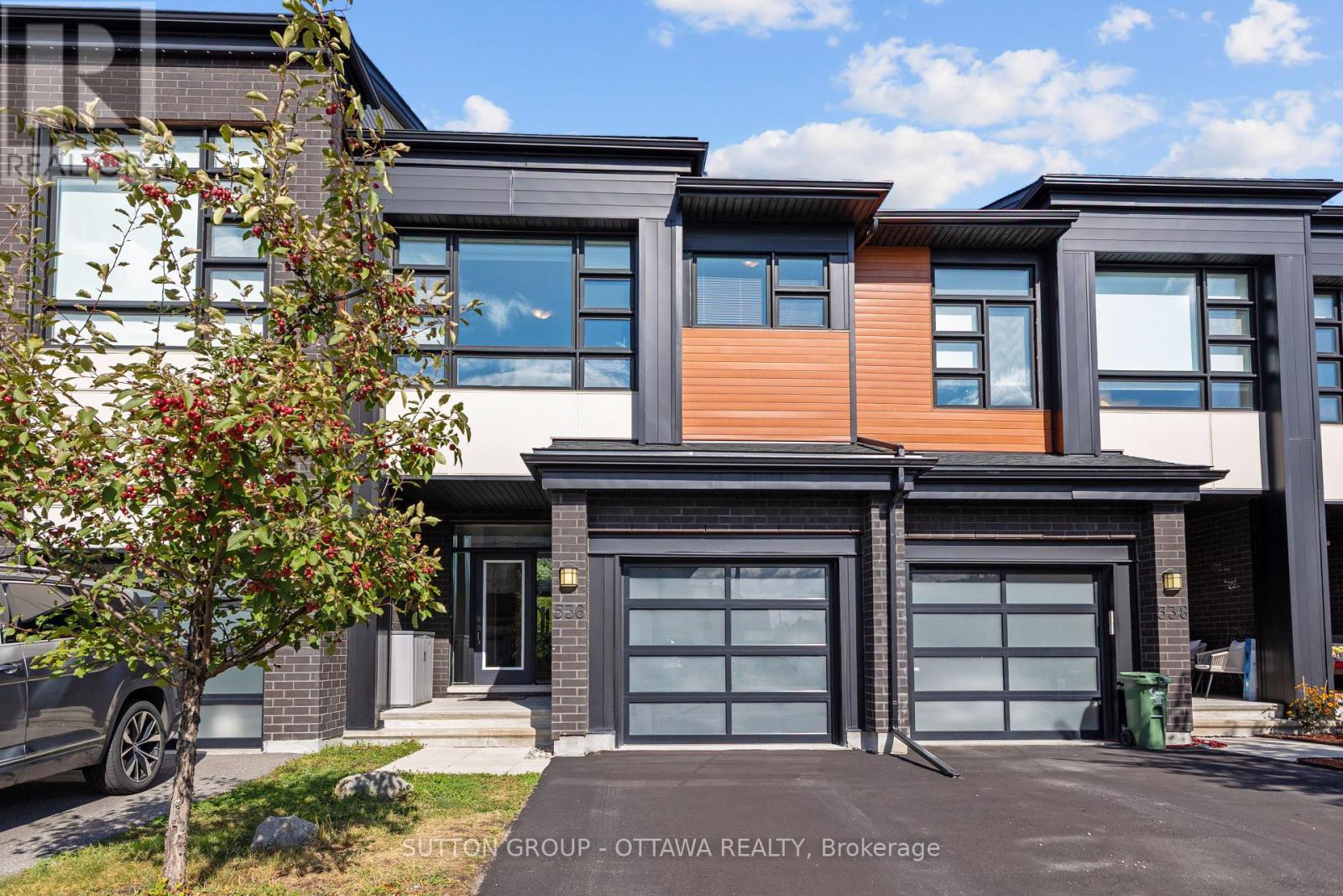 536 Rowers Way, Ottawa, Ontario  K1X 0C6 - Photo 1 - X12454502