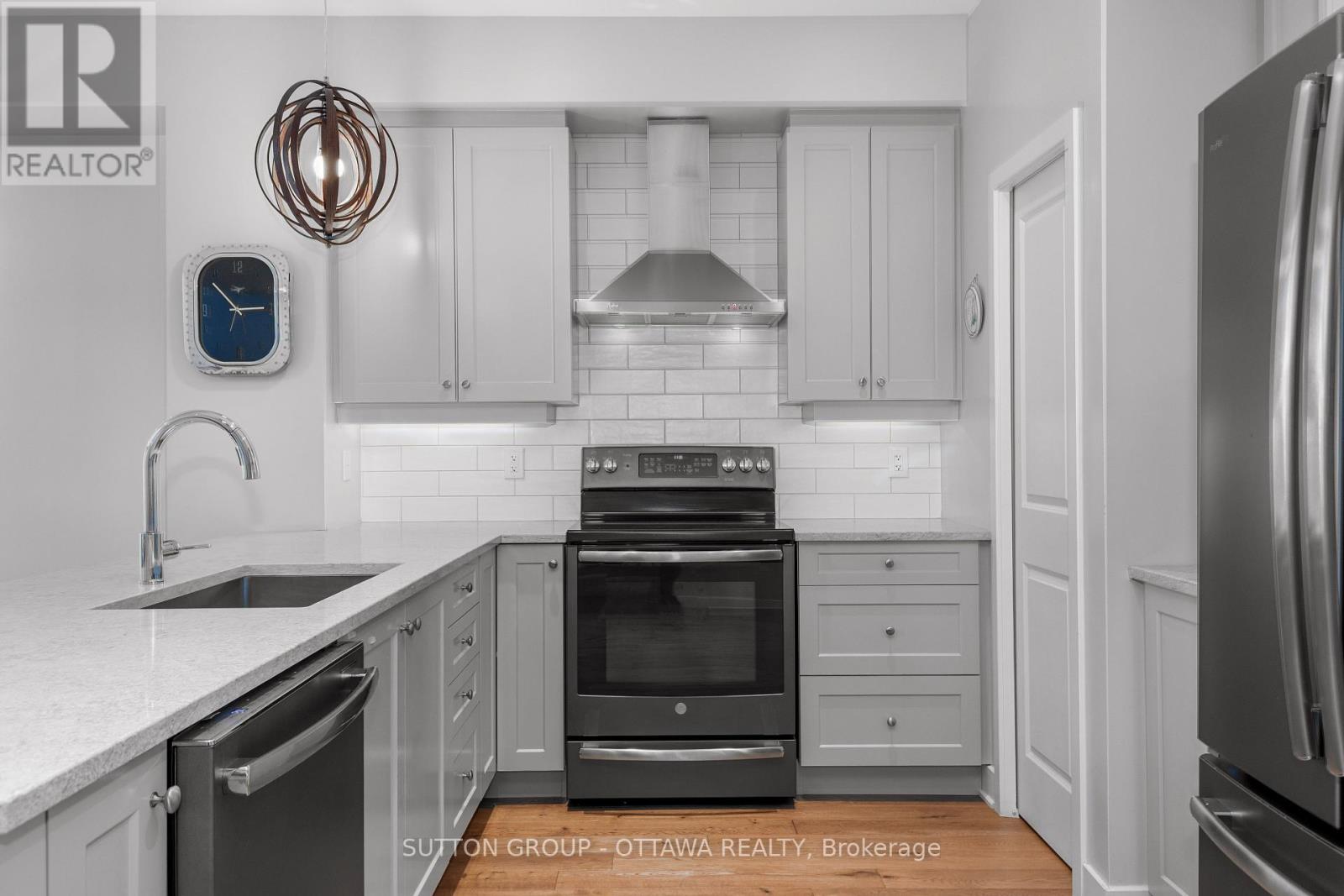536 Rowers Way, Ottawa, Ontario  K1X 0C6 - Photo 11 - X12454502