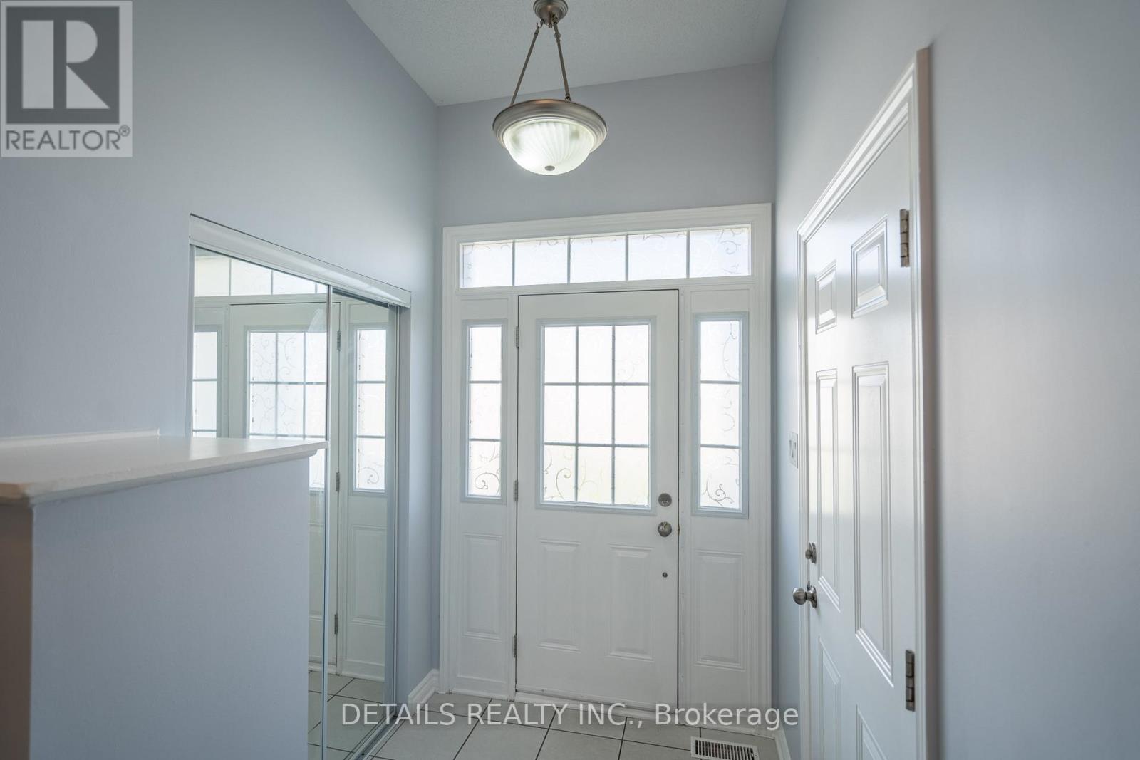 303 Bobolink Ridge, Ottawa, Ontario  K2V 0B1 - Photo 2 - X12454592