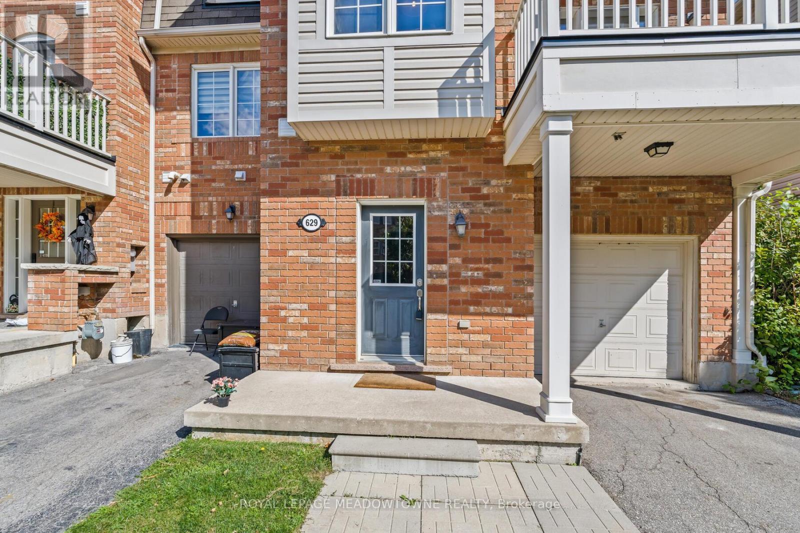 629 Frank Place, Milton, Ontario  L9T 0R1 - Photo 3 - W12454381