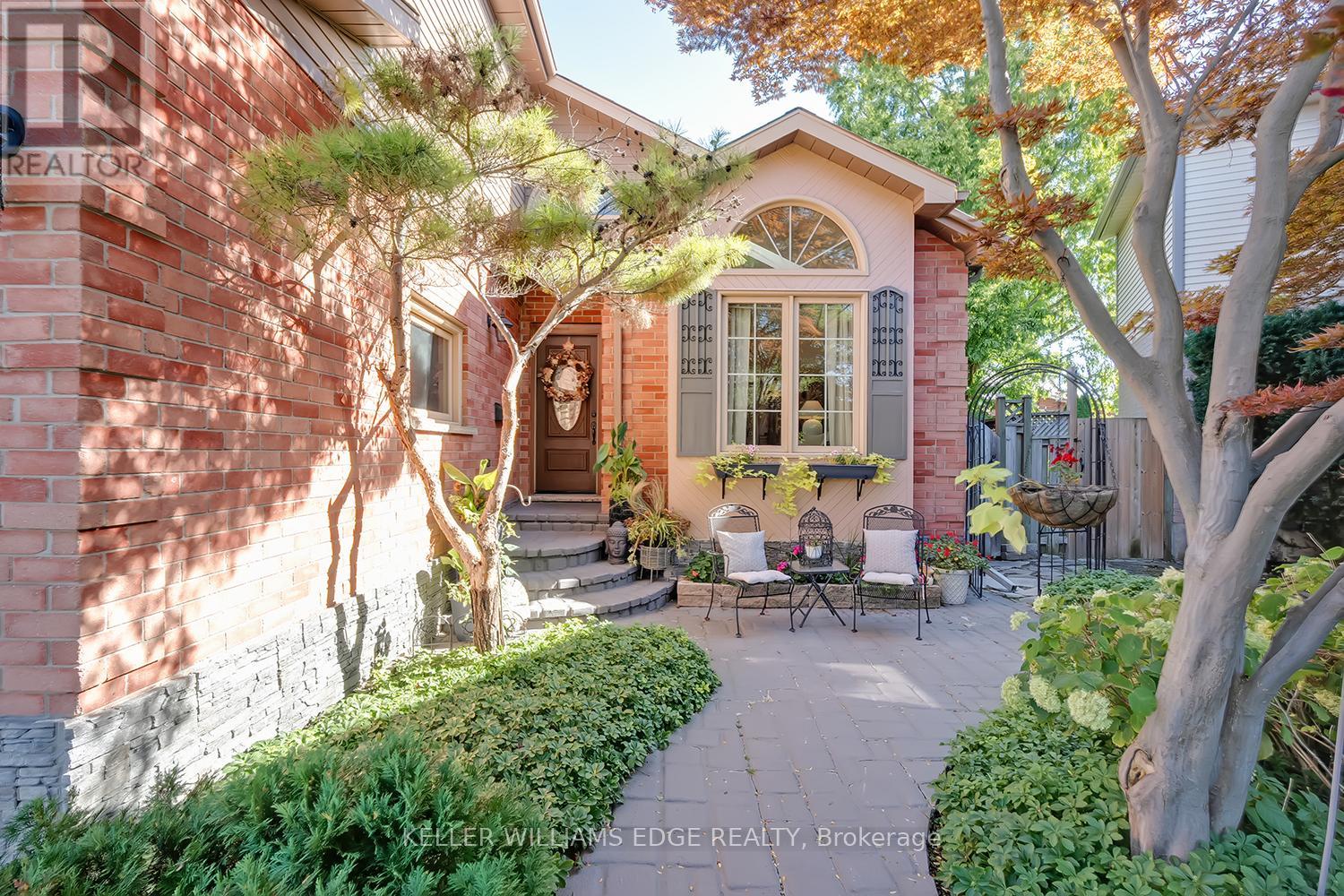 2264 Heidi Avenue, Burlington, Ontario  L7M 3W4 - Photo 3 - W12454392
