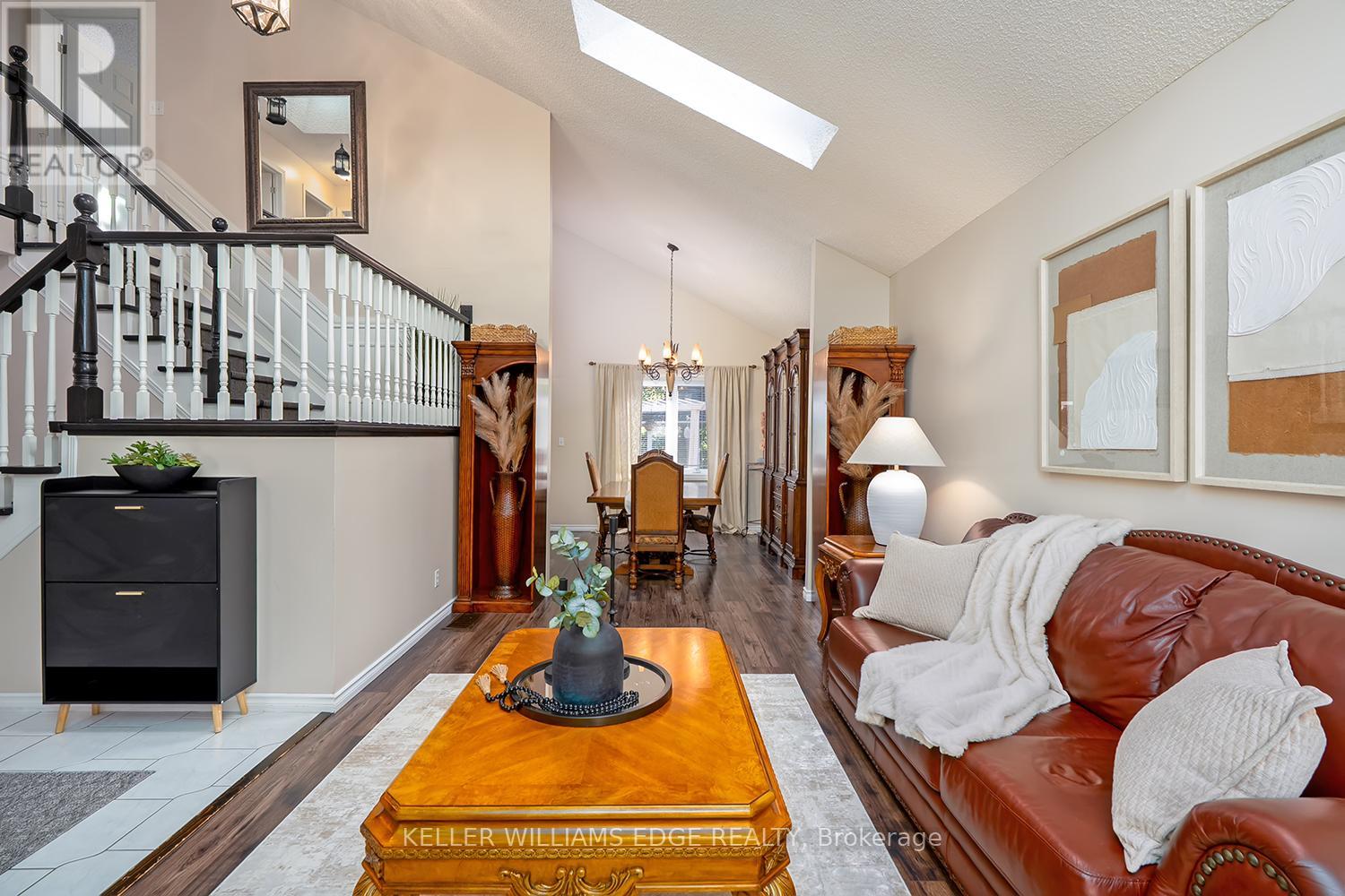 2264 Heidi Avenue, Burlington, Ontario  L7M 3W4 - Photo 8 - W12454392