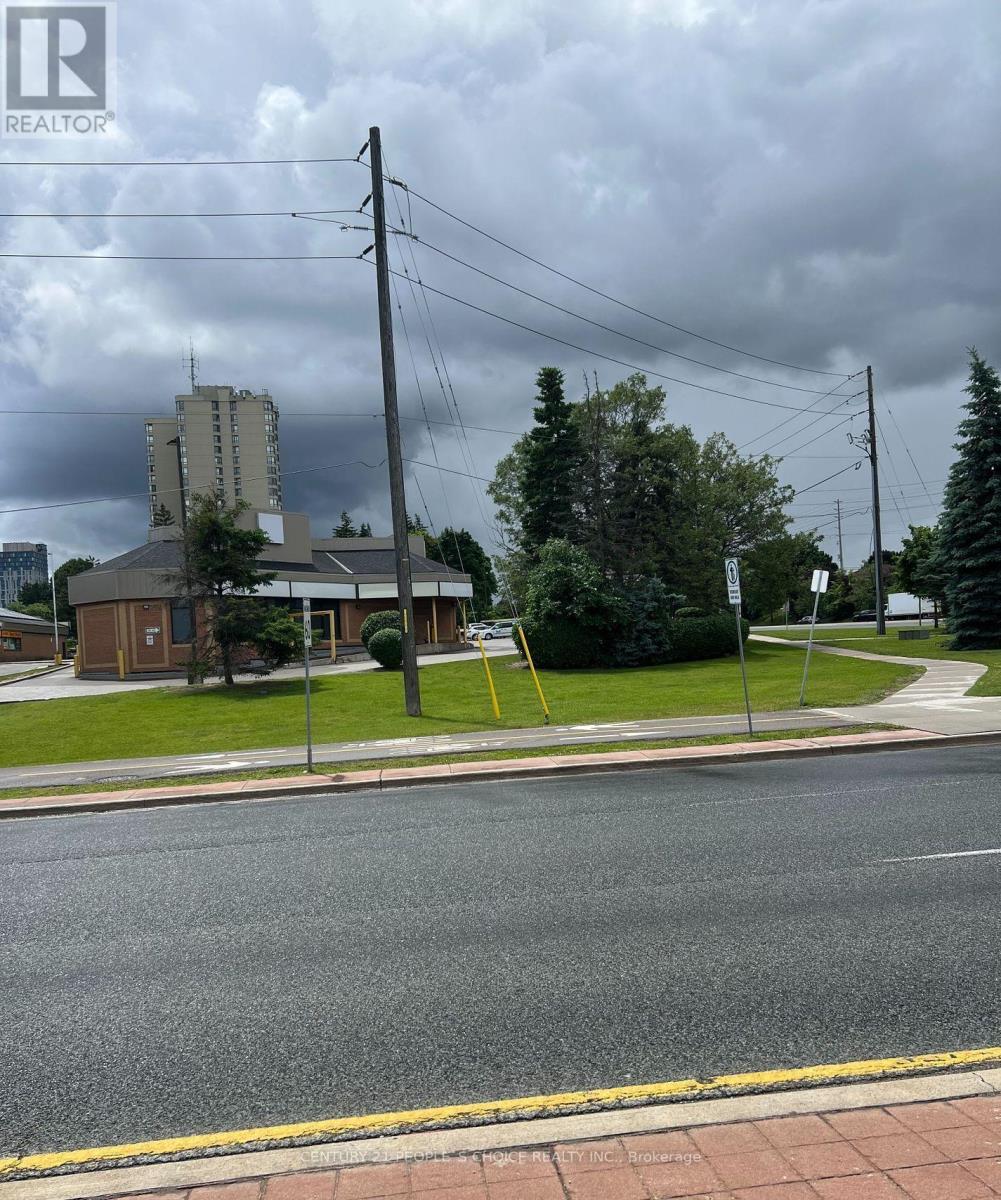 Unit 1 - 16 Lisa Street, Brampton, Ontario  L6T 5R2 - Photo 2 - W12454401