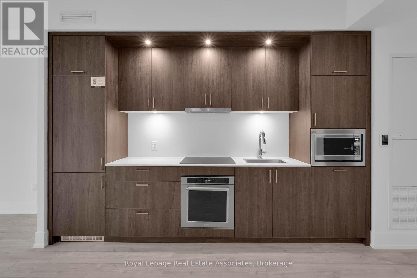 214 - 259 The Kingsway, Toronto, Ontario  M9A 0G2 - Photo 4 - W12454409