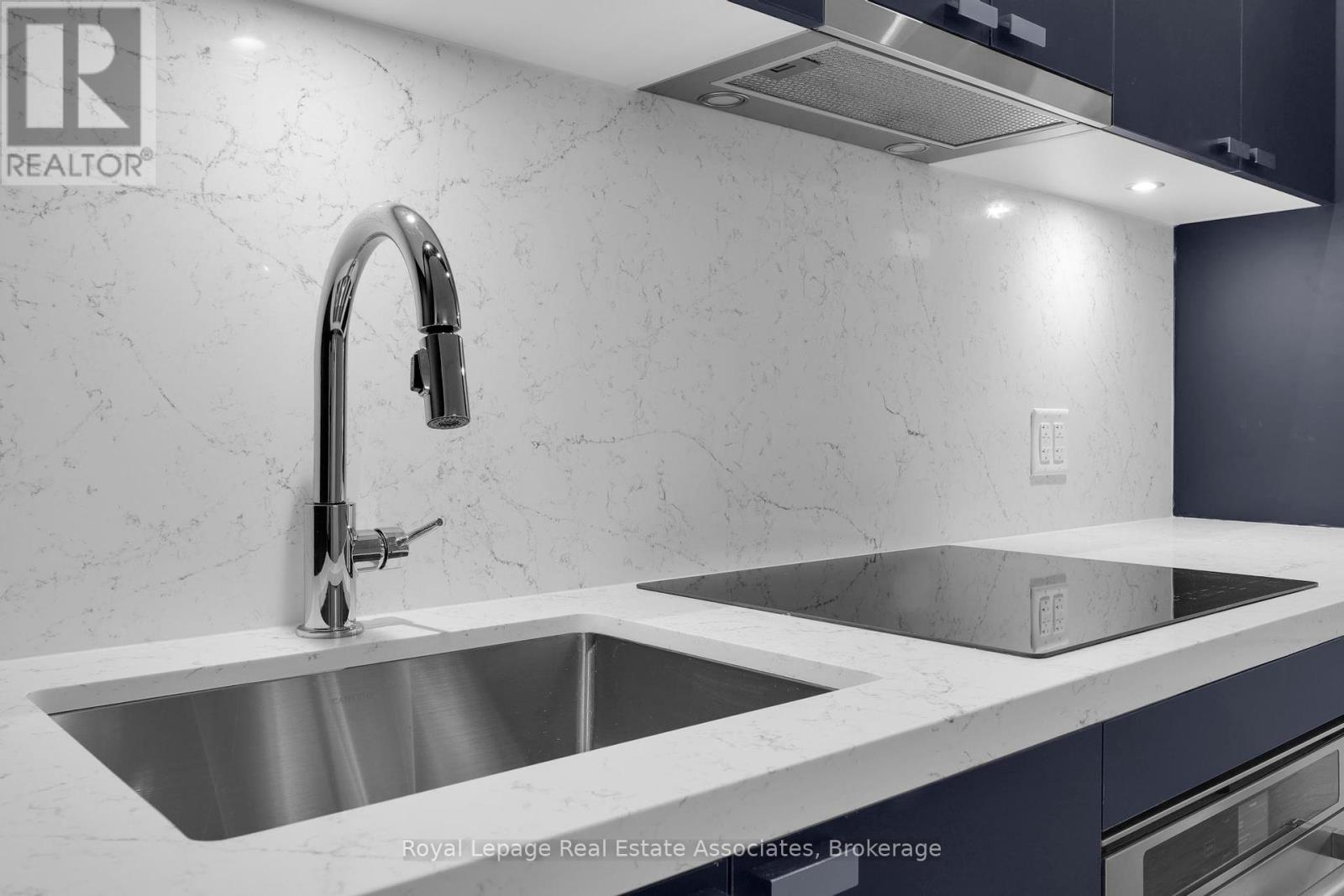 303 - 259 The Kingsway, Toronto, Ontario  M9A 0G2 - Photo 6 - W12454414