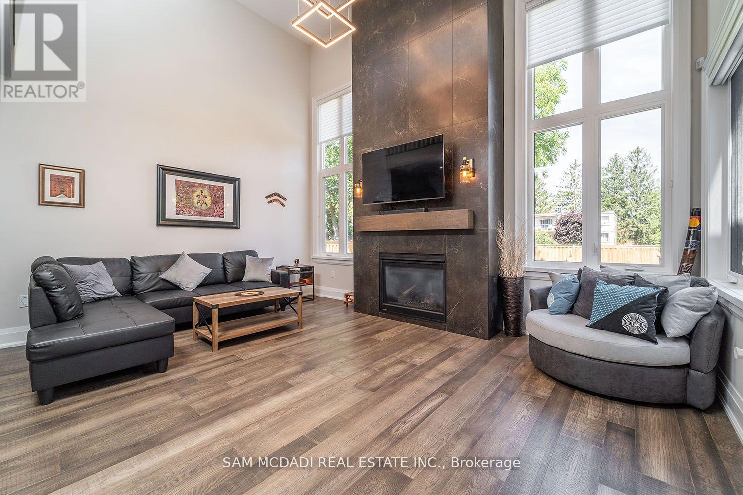 2163 Deyncourt Drive, Burlington, Ontario  L7R 1W2 - Photo 7 - W12454422