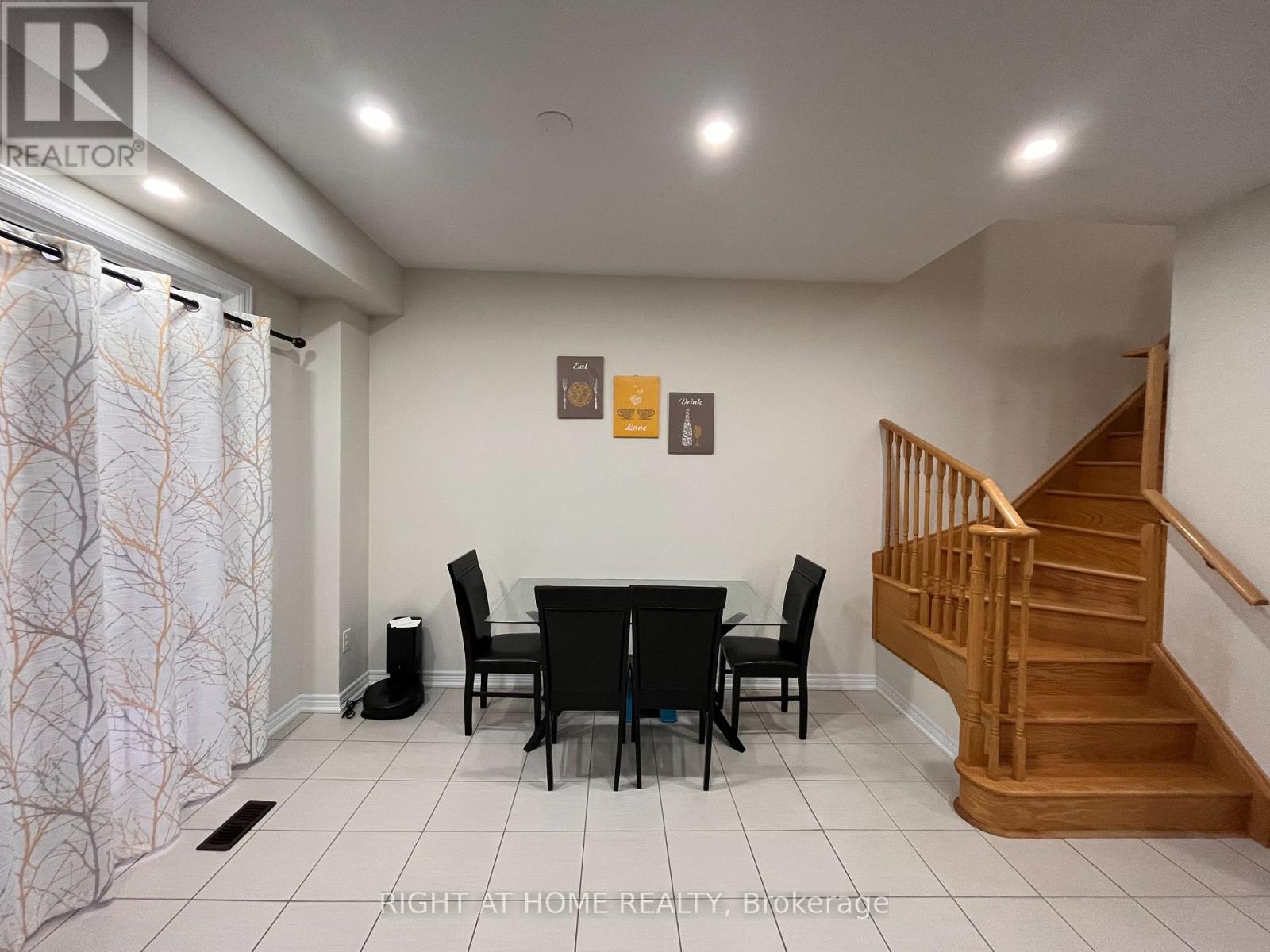 25 Sea Drifter Crescent, Brampton, Ontario  L6P 4A9 - Photo 5 - W12454425