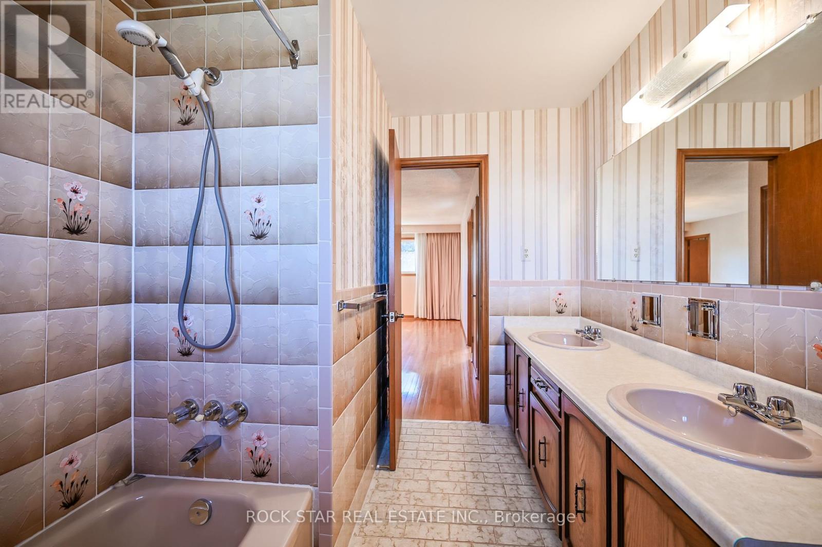 321 Creelman Road, Mississauga, Ontario  L5A 4A6 - Photo 30 - W12454427