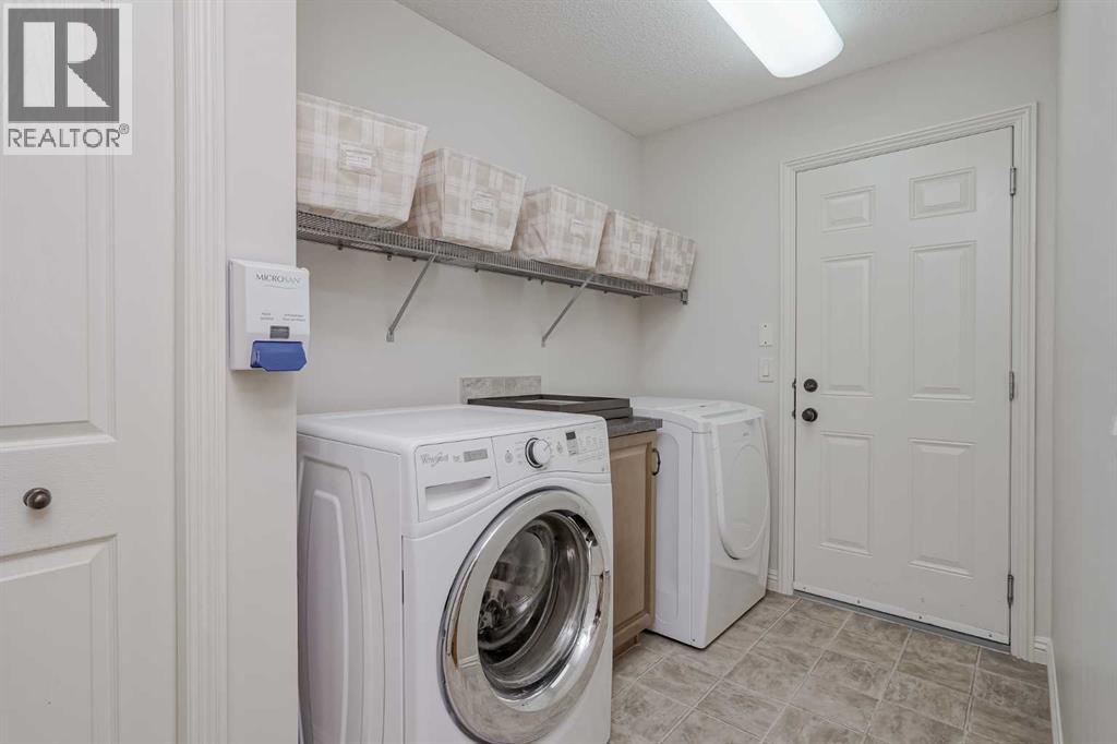 196 Everwillow Park Sw, Calgary, Alberta  T2Y 5E1 - Photo 19 - A2259544