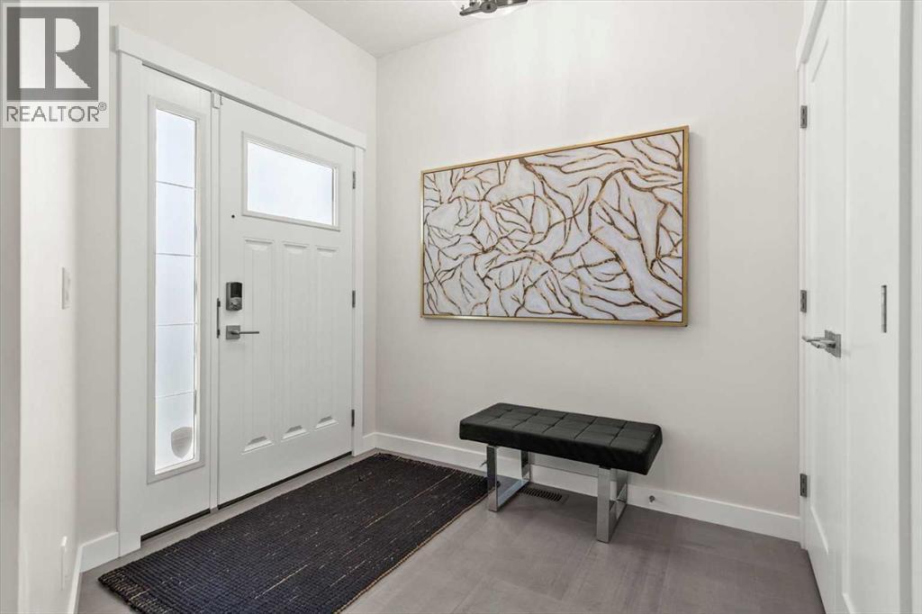 99 Sierra Morena Manor Sw, Calgary, Alberta  T3H 1S9 - Photo 3 - A2263310