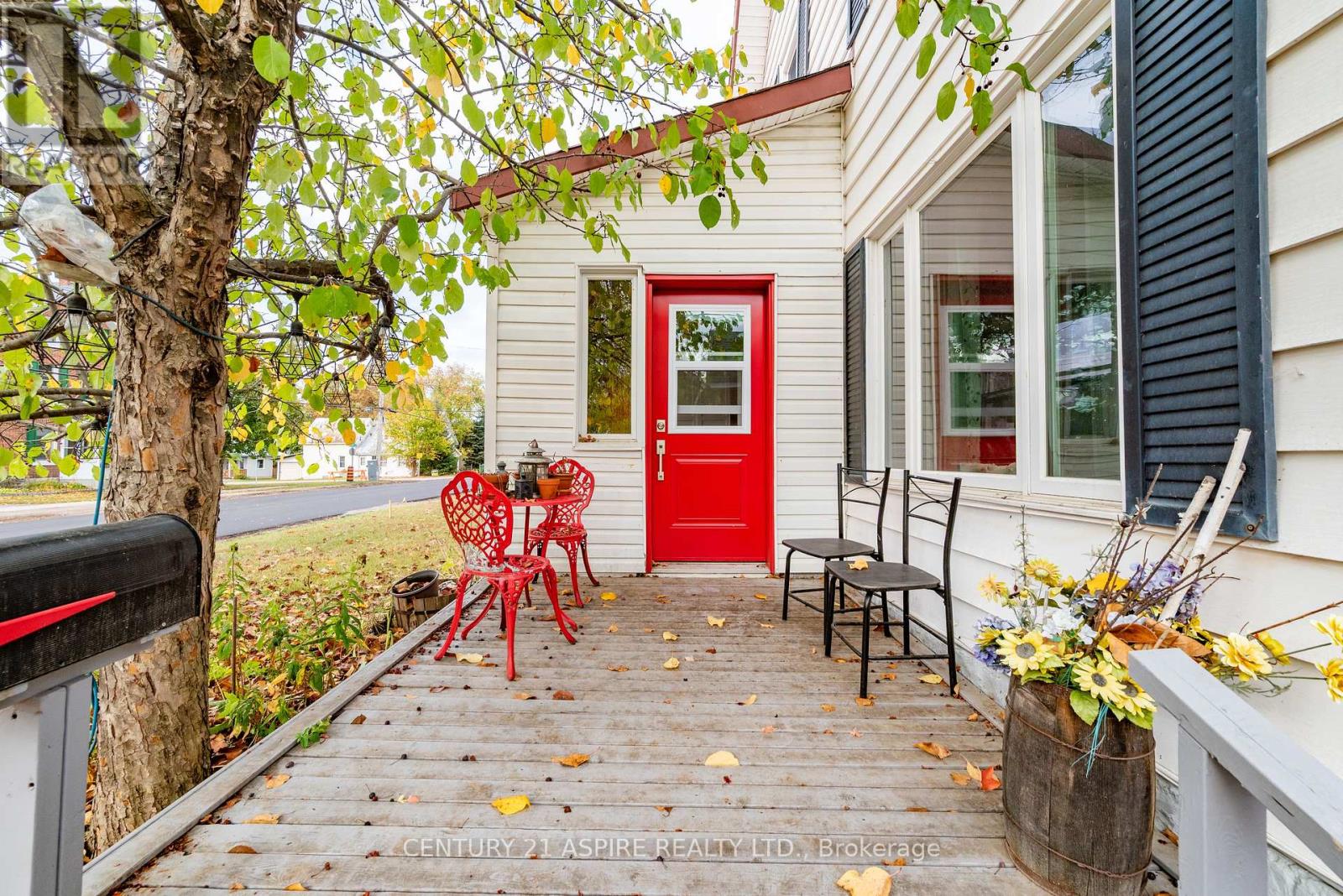 535 Mcgee Street, Pembroke, Ontario  K8A 6E3 - Photo 3 - X12454589