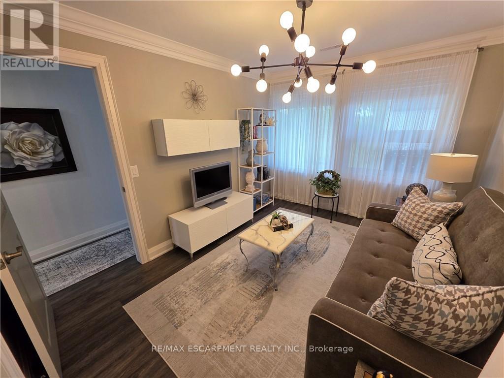 69 Gates Lane, Hamilton, Ontario  L9B 1T8 - Photo 8 - X12454388