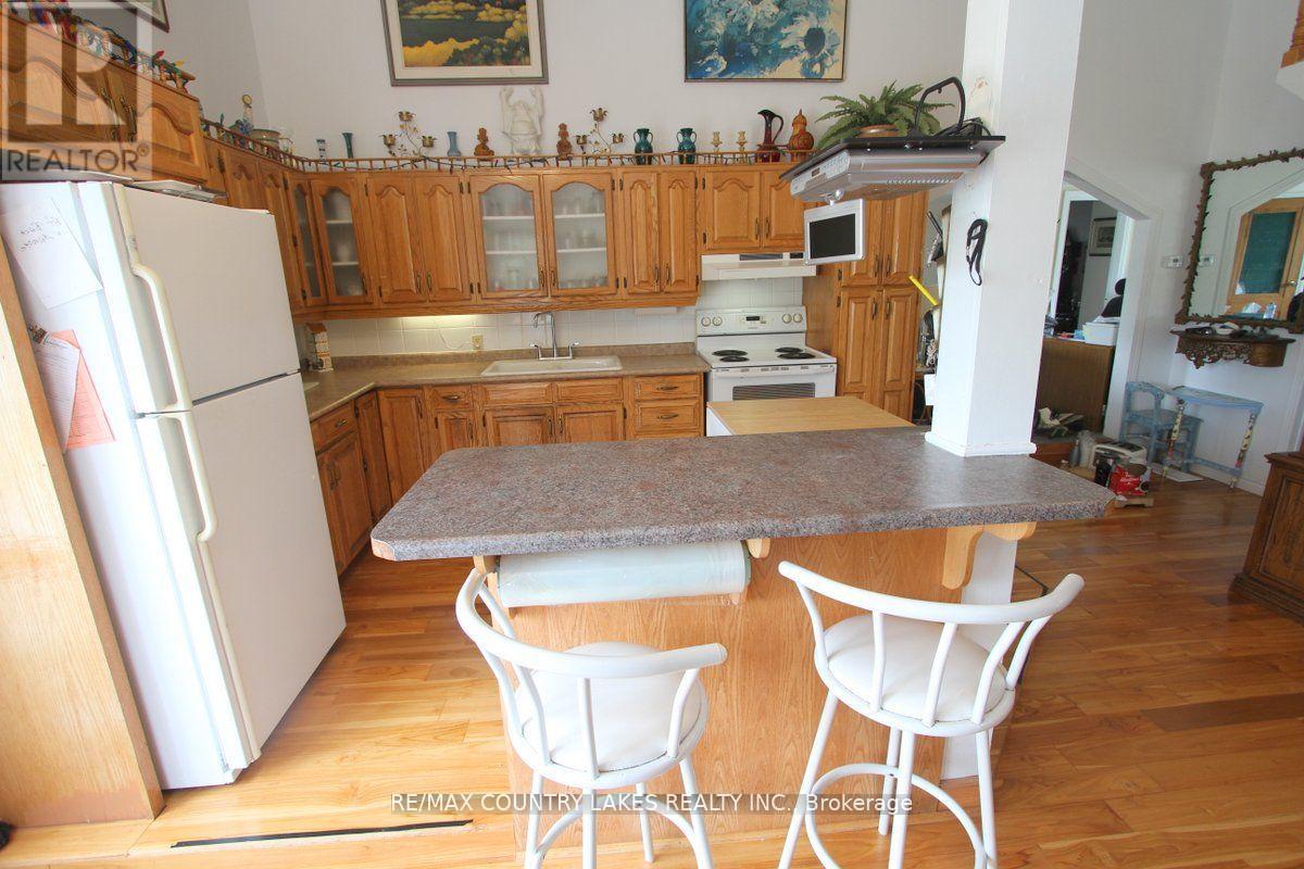 262 Mcguire Beach Road, Kawartha Lakes, Ontario  K0M 2B0 - Photo 10 - X12454391