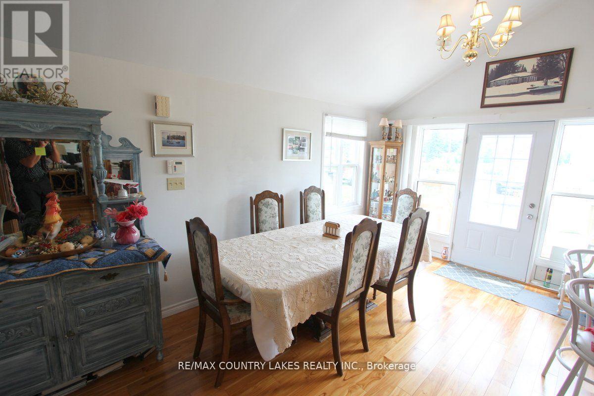 262 Mcguire Beach Road, Kawartha Lakes, Ontario  K0M 2B0 - Photo 11 - X12454391