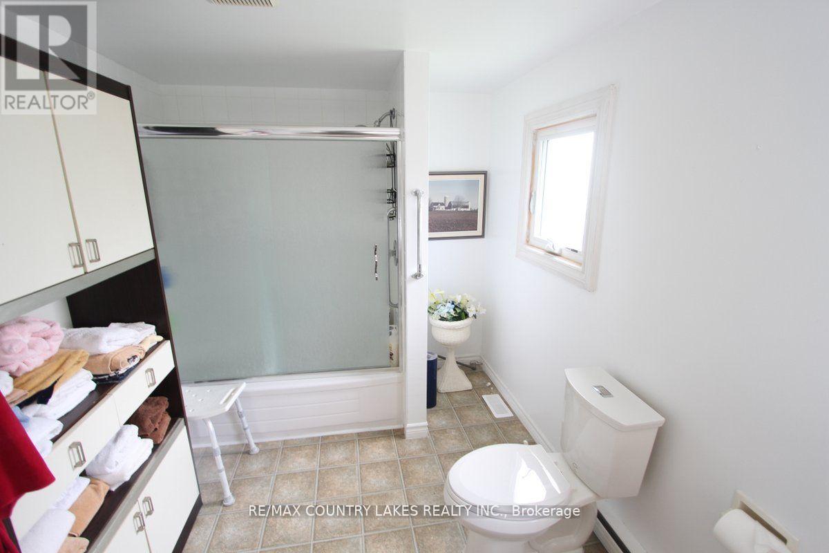 262 Mcguire Beach Road, Kawartha Lakes, Ontario  K0M 2B0 - Photo 19 - X12454391