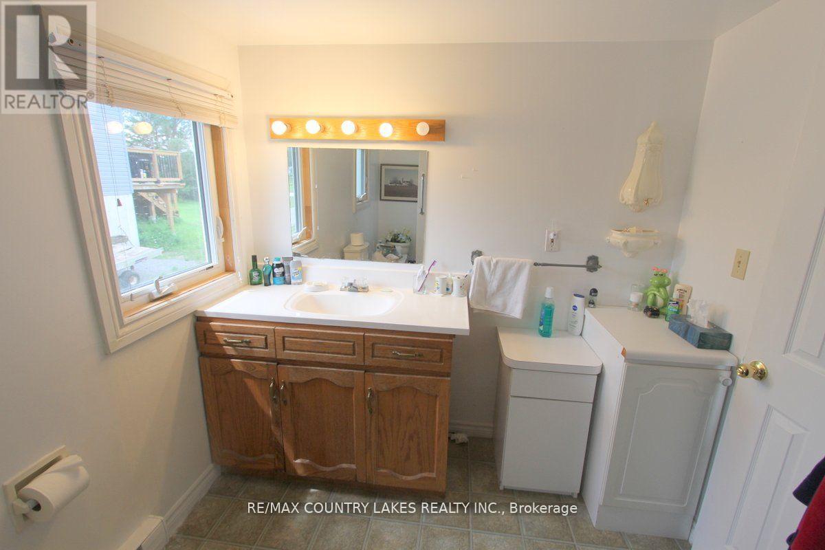 262 Mcguire Beach Road, Kawartha Lakes, Ontario  K0M 2B0 - Photo 20 - X12454391