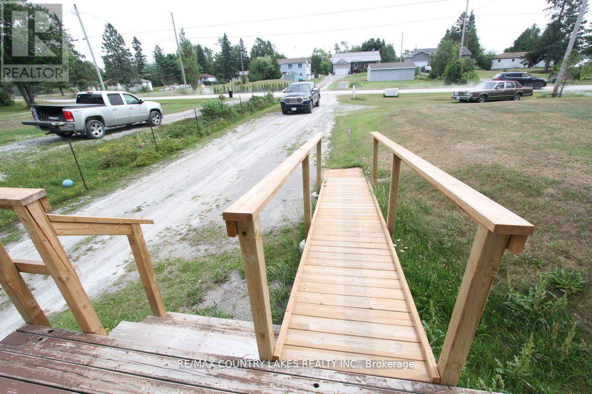 262 Mcguire Beach Road, Kawartha Lakes, Ontario  K0M 2B0 - Photo 3 - X12454391