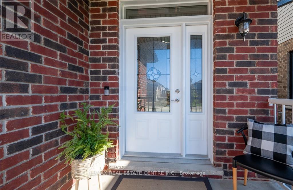 Upper - 152 Dallan Drive, Guelph, Ontario  N1L 0N2 - Photo 2 - X12454408