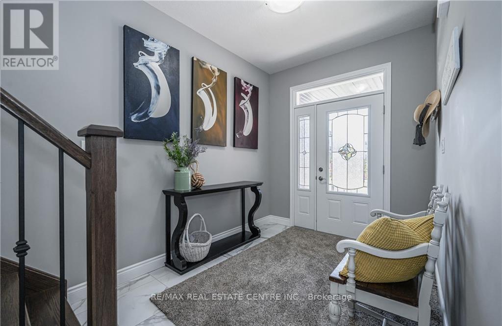 Upper - 152 Dallan Drive, Guelph, Ontario  N1L 0N2 - Photo 3 - X12454408