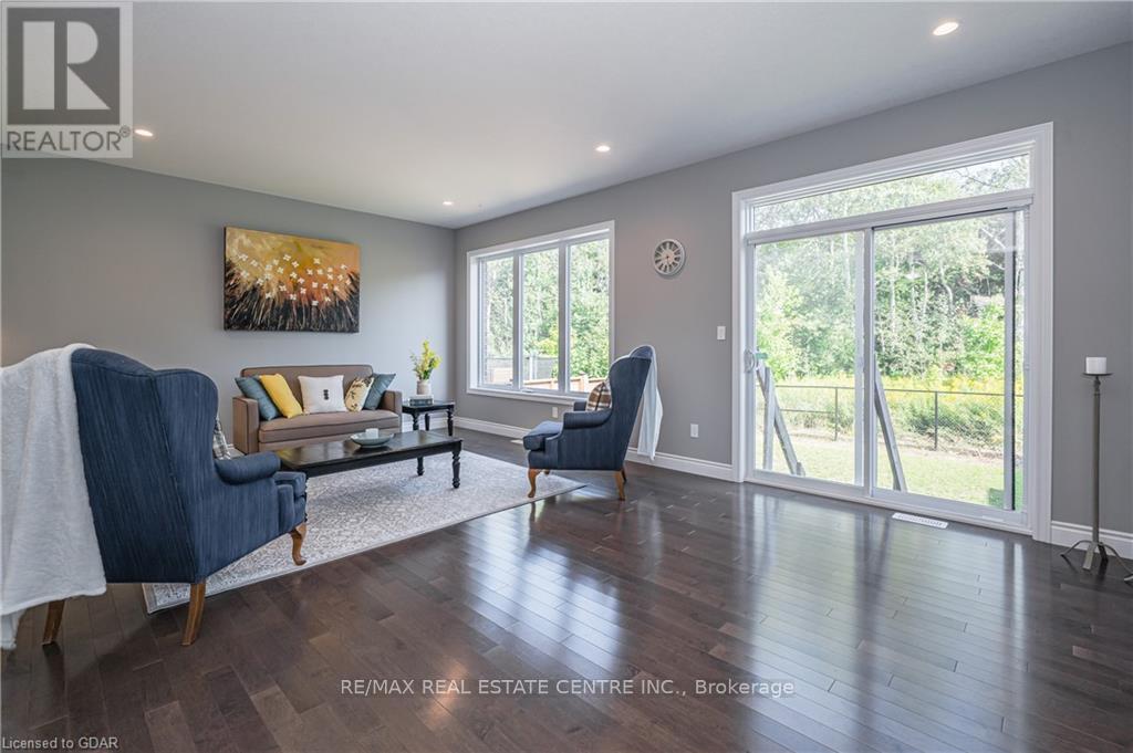 Upper - 152 Dallan Drive, Guelph, Ontario  N1L 0N2 - Photo 7 - X12454408