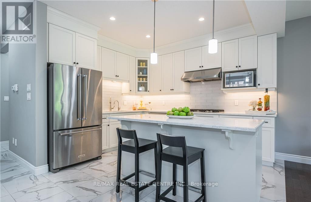 Upper - 152 Dallan Drive, Guelph, Ontario  N1L 0N2 - Photo 9 - X12454408