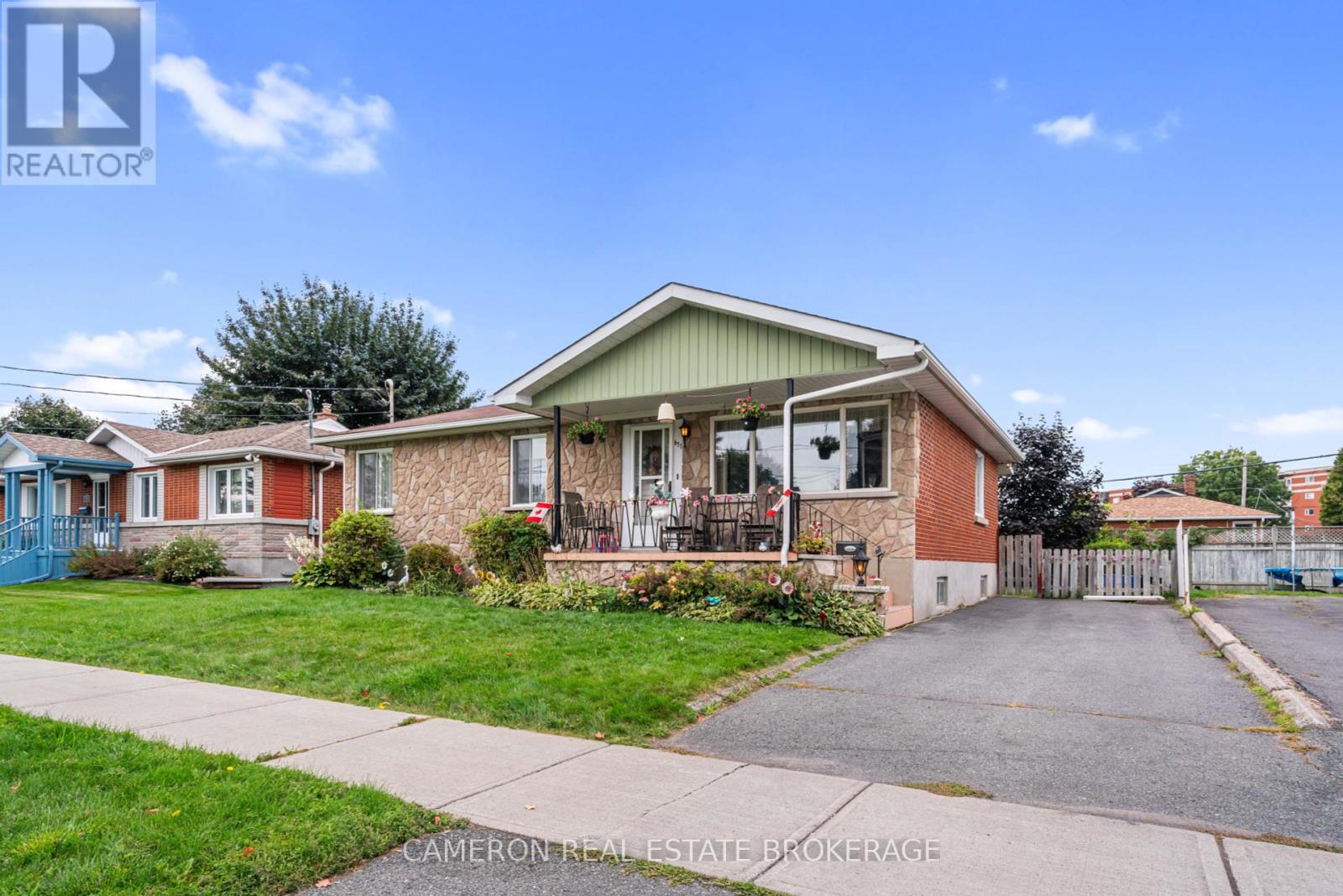 611 Carleton Street, Cornwall, Ontario  K6H 4Y4 - Photo 1 - X12453720