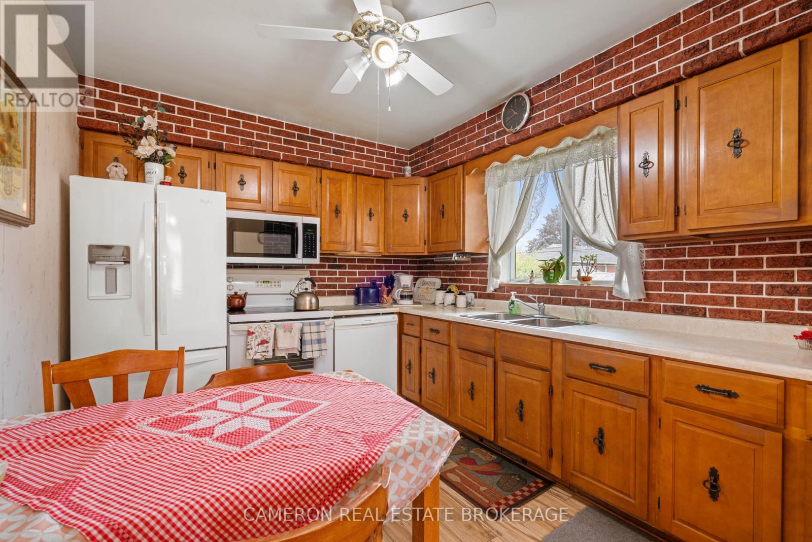 611 Carleton Street, Cornwall, Ontario  K6H 4Y4 - Photo 6 - X12453720