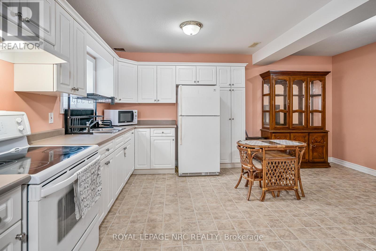 152 Larchwood Circle, Welland, Ontario  L3C 7L9 - Photo 21 - X12436002