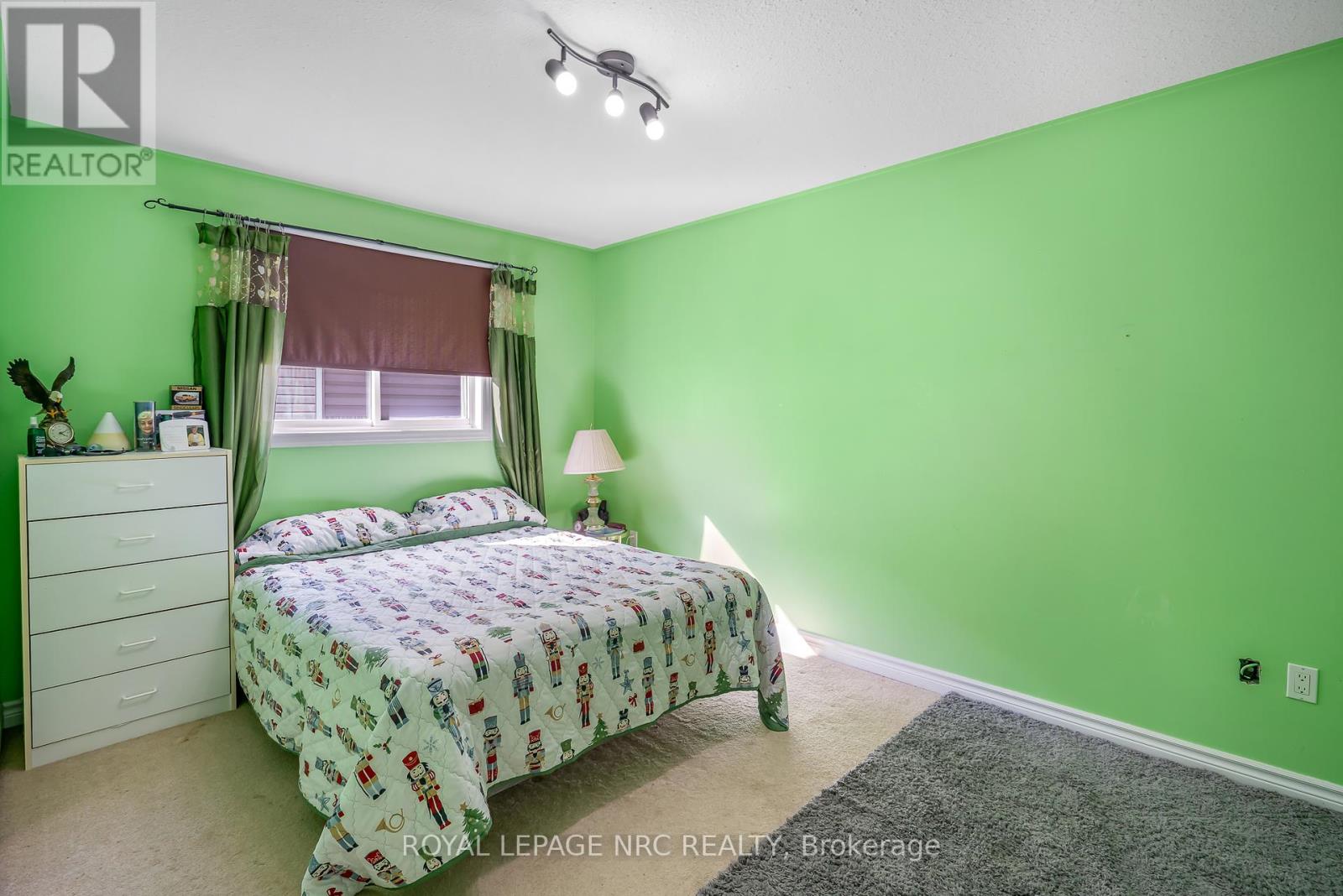 152 Larchwood Circle, Welland, Ontario  L3C 7L9 - Photo 14 - X12436002