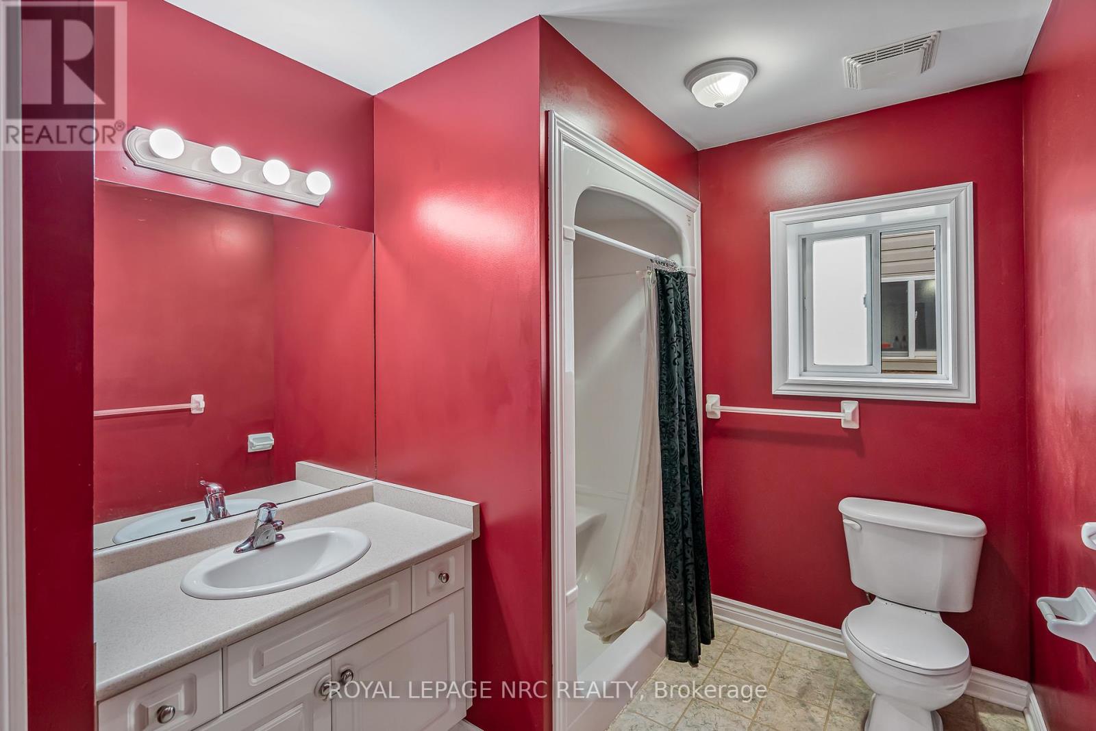 152 Larchwood Circle, Welland, Ontario  L3C 7L9 - Photo 25 - X12436002