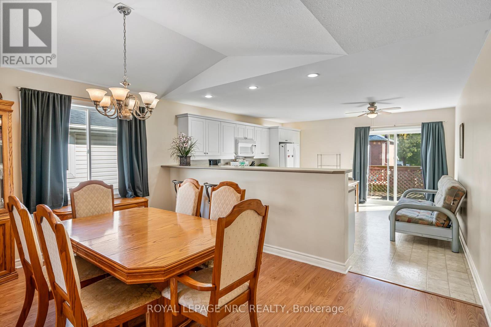 152 Larchwood Circle, Welland, Ontario  L3C 7L9 - Photo 7 - X12436002