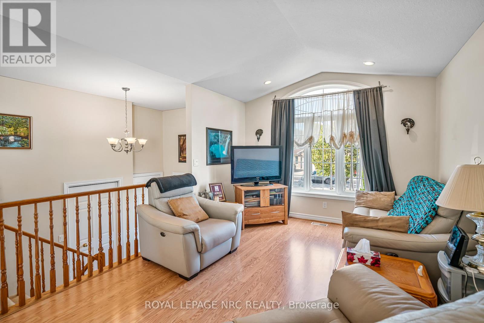 152 Larchwood Circle, Welland, Ontario  L3C 7L9 - Photo 5 - X12436002