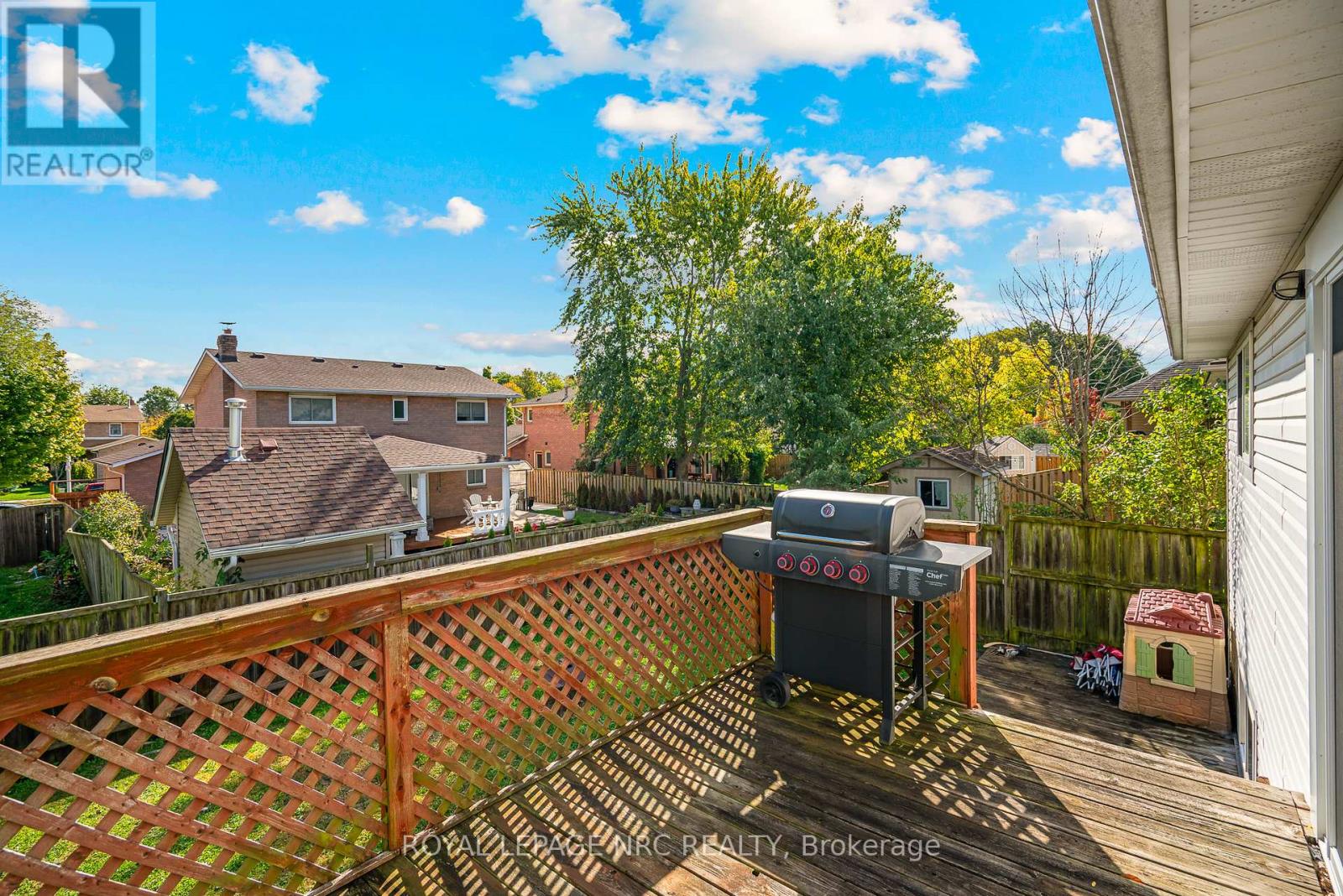 152 Larchwood Circle, Welland, Ontario  L3C 7L9 - Photo 9 - X12436002