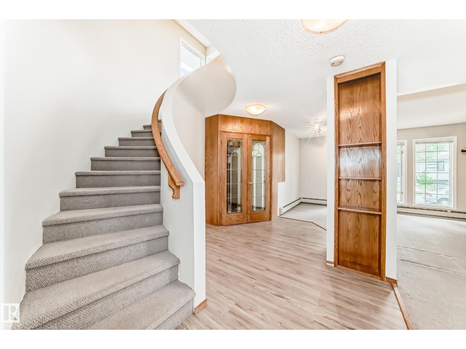 10735 68 Av Nw, Edmonton, Alberta  T6H 2B6 - Photo 2 - E4454817