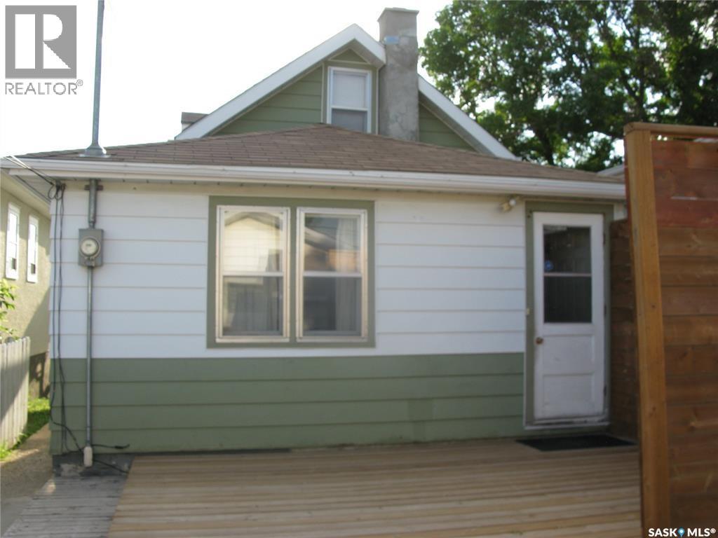 2037 Reynolds Street, Regina, Saskatchewan  S4N 3M9 - Photo 2 - SK020325