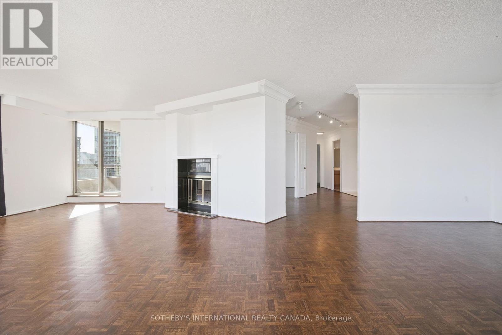 1104 - 130 Carlton Street, Toronto, Ontario  M5A 4K3 - Photo 11 - C12454512