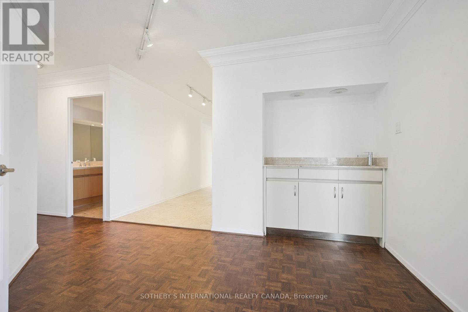 1104 - 130 Carlton Street, Toronto, Ontario  M5A 4K3 - Photo 14 - C12454512